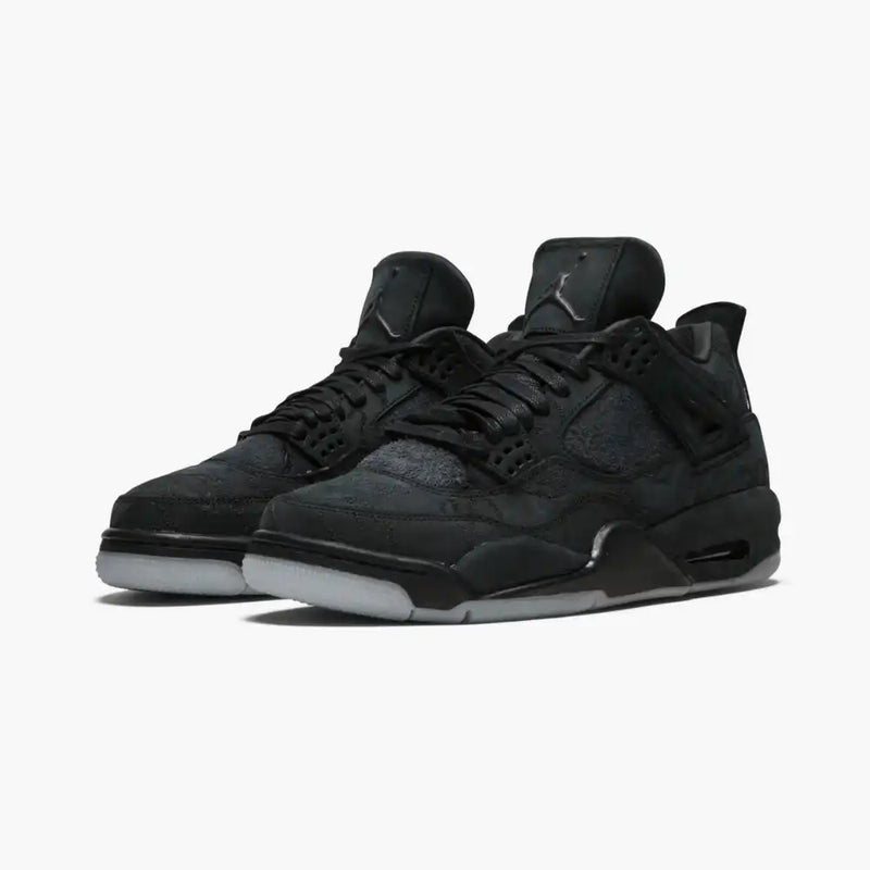 KAWS x Air Jordan 4 Retro Black - Primeira Divisão