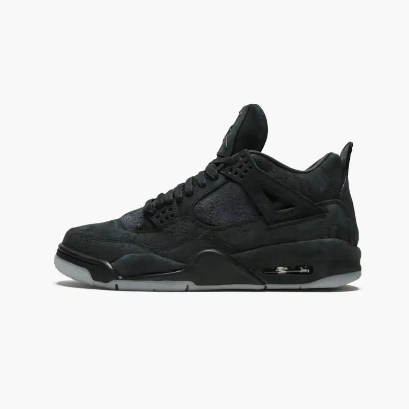KAWS x Air Jordan 4 Retro Black - Primeira Divisão