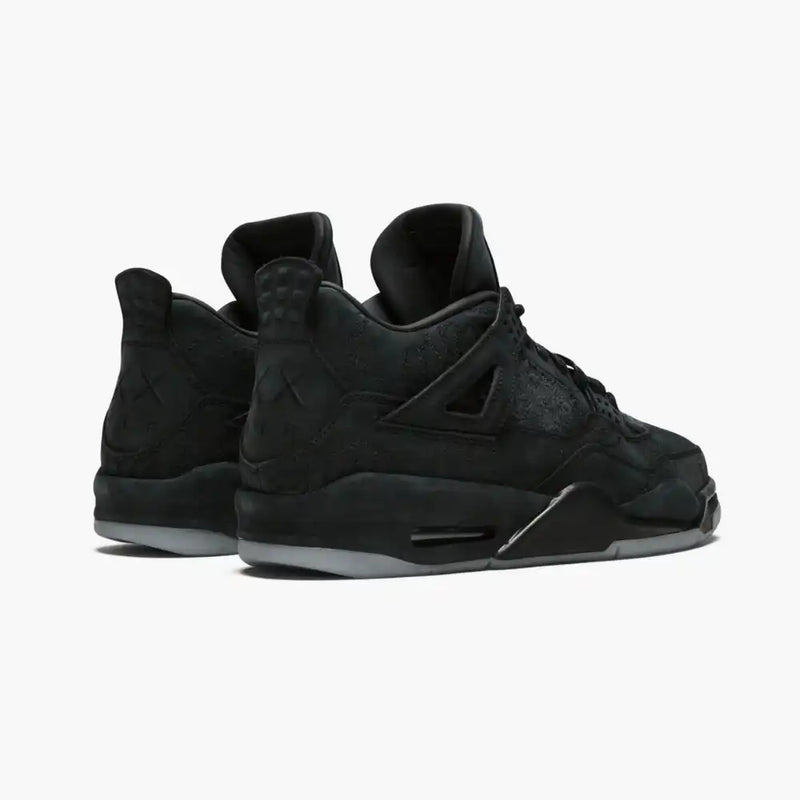 KAWS x Air Jordan 4 Retro Black - Primeira Divisão