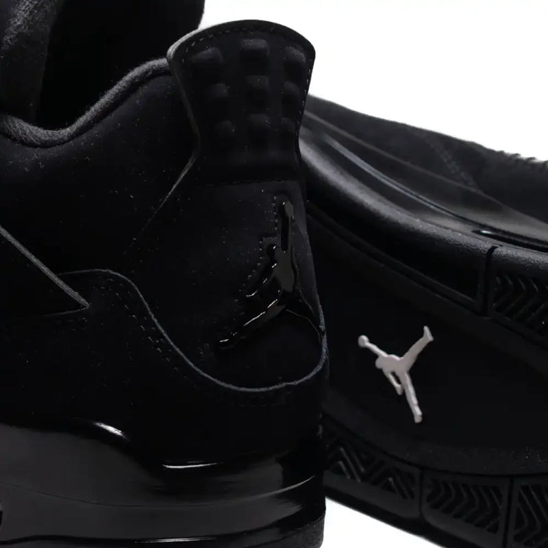 Air Jordan 4 Black Cat - Primeira Divisão