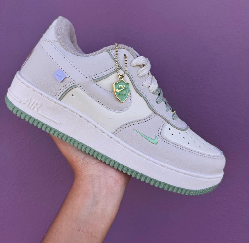 Air Force AF1 Escudo com Listras - Segunda Divisão