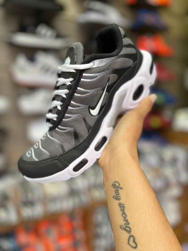 Nike Air Max TN Refletivo - Segunda Divisão